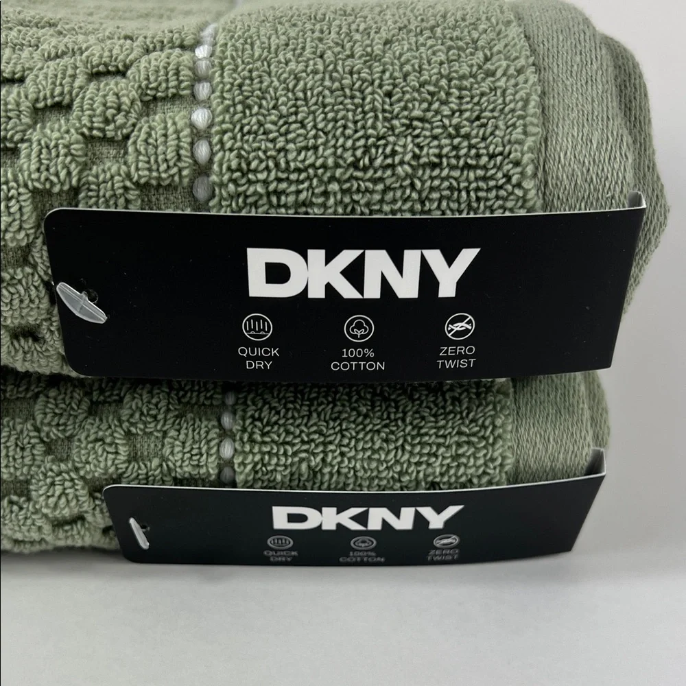 DKNY Bath Towels Green White Stripe Luxury Plush Cotton Quick Dry Set of 2 NEW